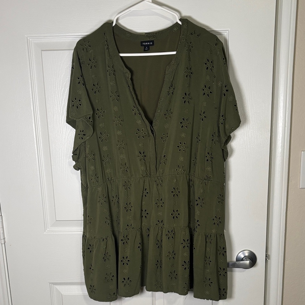 Torrid Olive Green Eyelet Babydoll Blouse Top Size 4 Plus Size Spring Easter